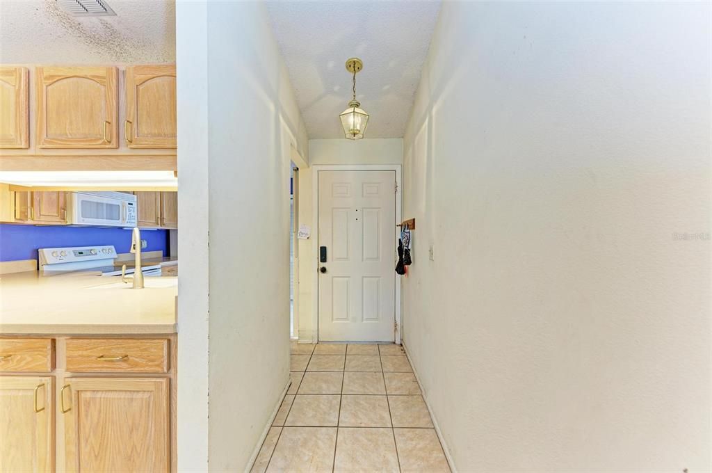 For Sale: $300,000 (2 beds, 2 baths, 1100 Square Feet)