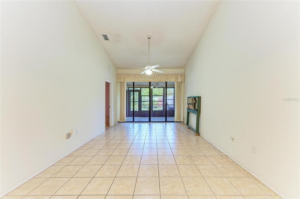 For Sale: $300,000 (2 beds, 2 baths, 1100 Square Feet)