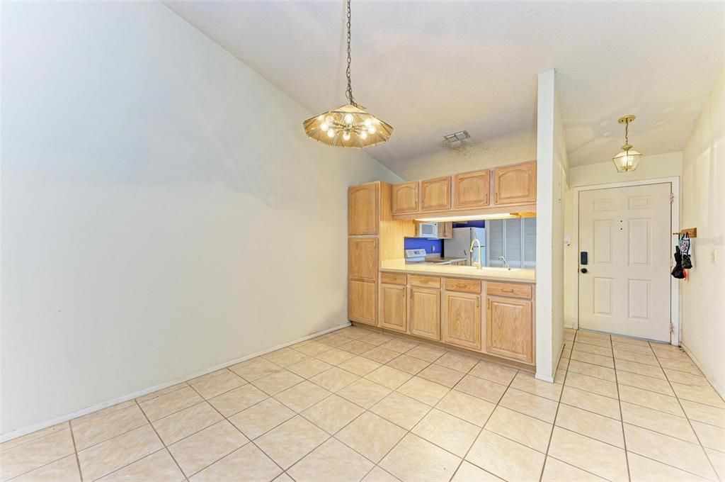 For Sale: $300,000 (2 beds, 2 baths, 1100 Square Feet)