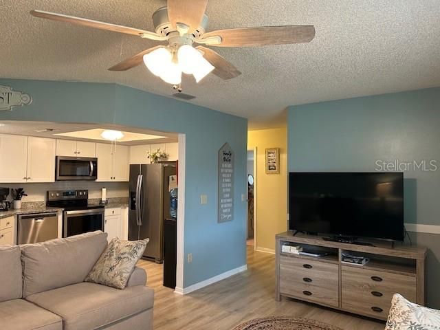 For Sale: $197,900 (2 beds, 2 baths, 1224 Square Feet)