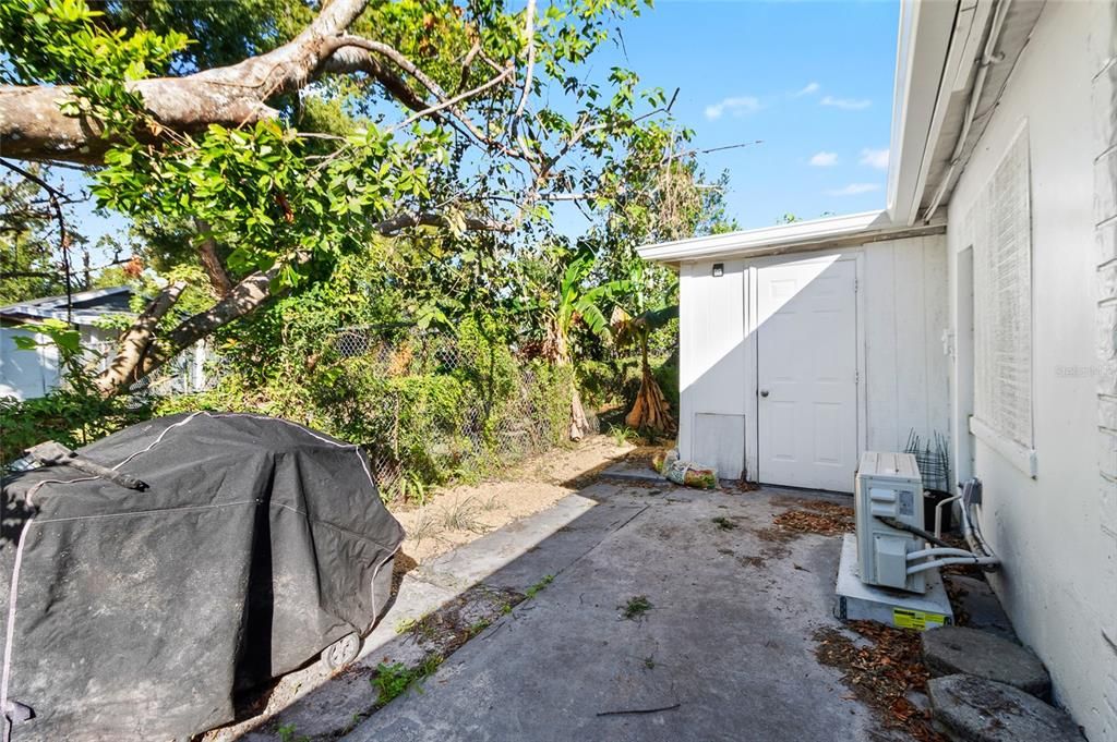 For Sale: $250,000 (2 beds, 1 baths, 615 Square Feet)