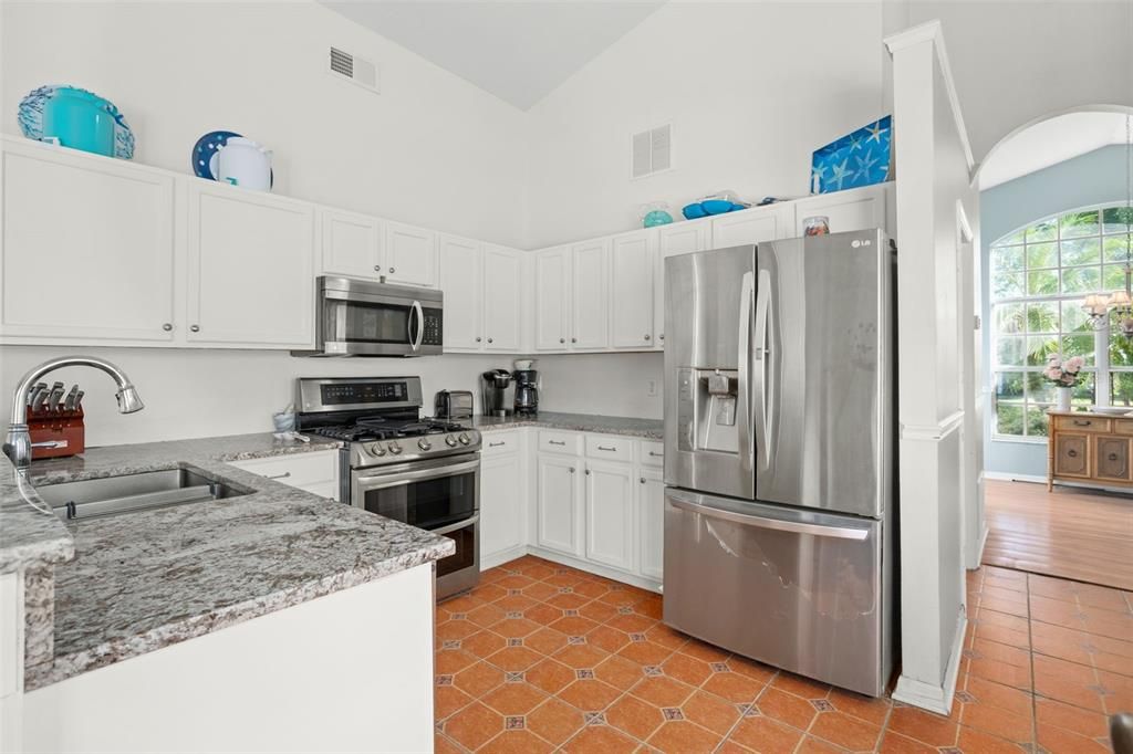 For Sale: $349,900 (3 beds, 2 baths, 1692 Square Feet)