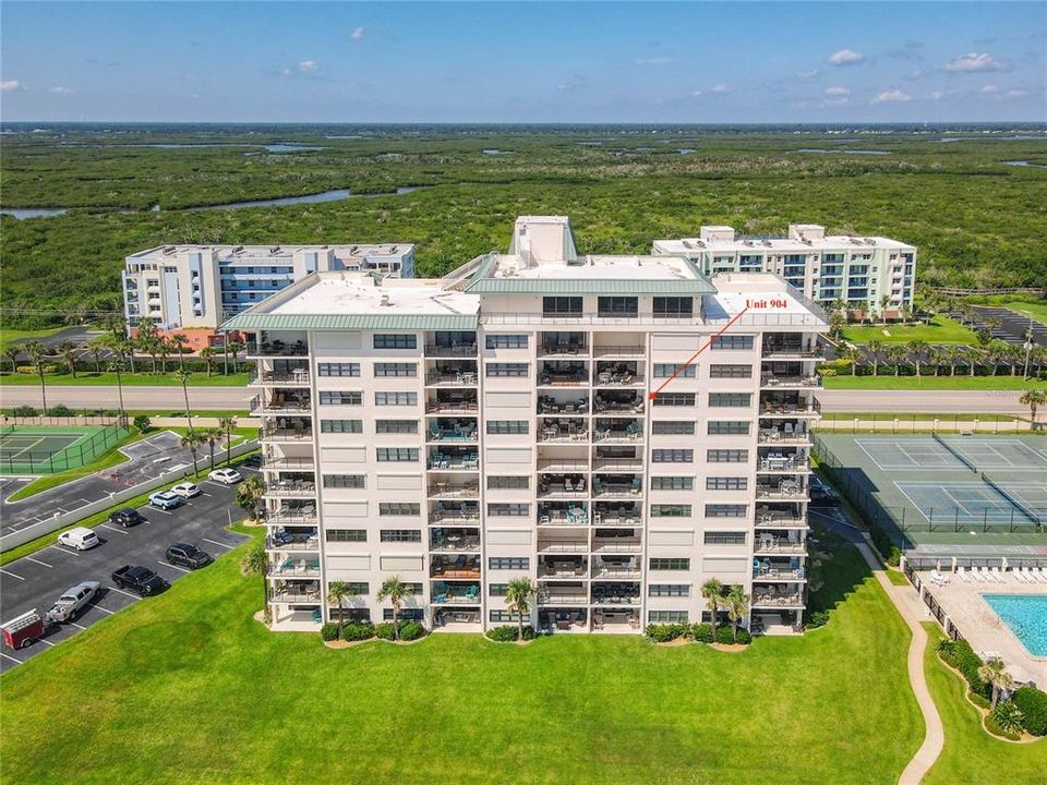 For Sale: $995,000 (2 beds, 2 baths, 1240 Square Feet)