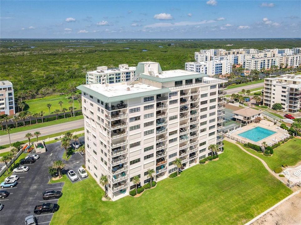 For Sale: $995,000 (2 beds, 2 baths, 1240 Square Feet)