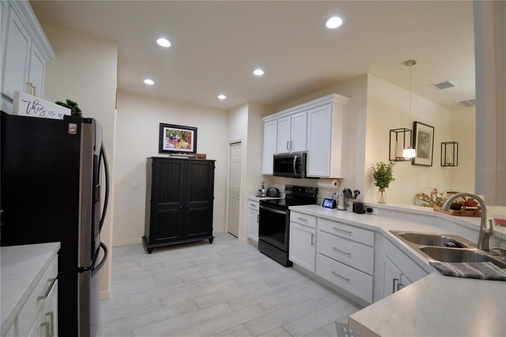 For Sale: $259,000 (2 beds, 2 baths, 1329 Square Feet)