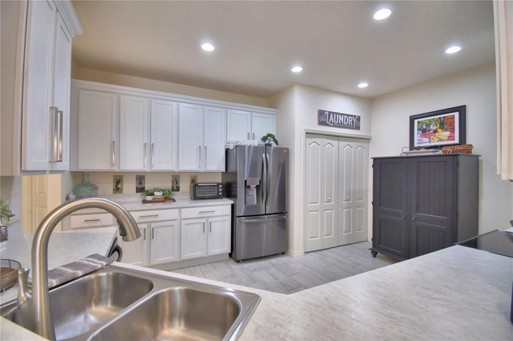 For Sale: $259,000 (2 beds, 2 baths, 1329 Square Feet)