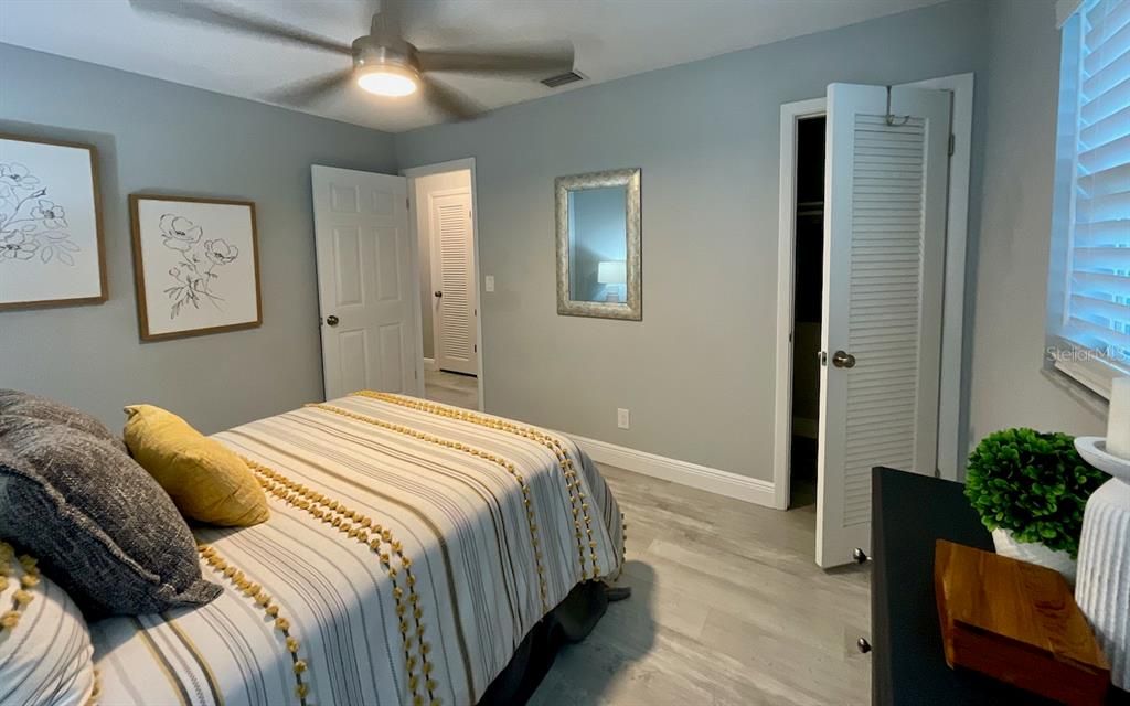 Guest bedroom walk-in closet, door to hallway