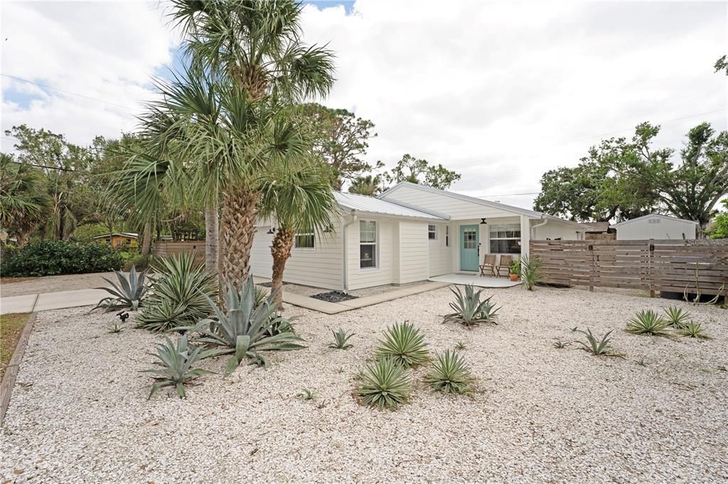 For Sale: $425,000 (2 beds, 2 baths, 1320 Square Feet)