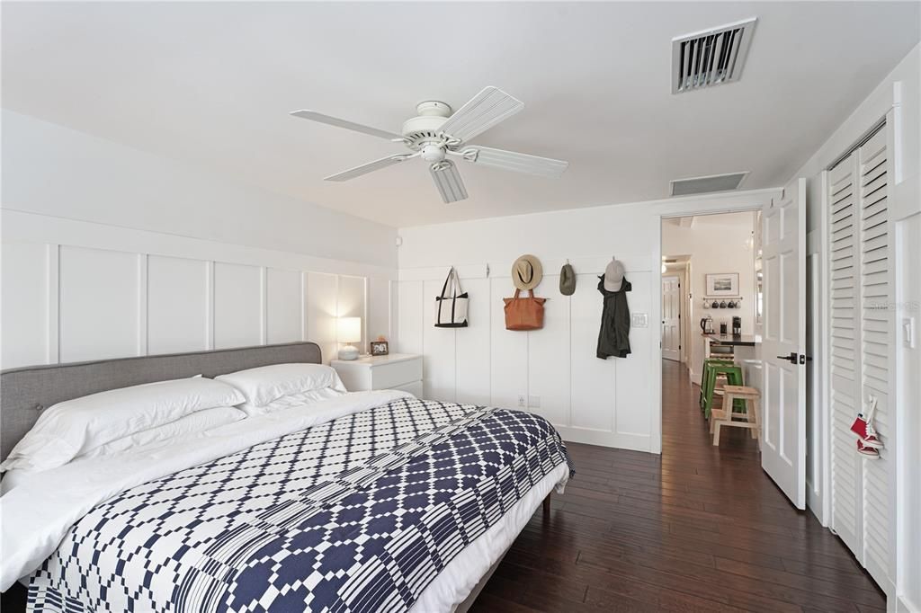 For Sale: $425,000 (2 beds, 2 baths, 1320 Square Feet)