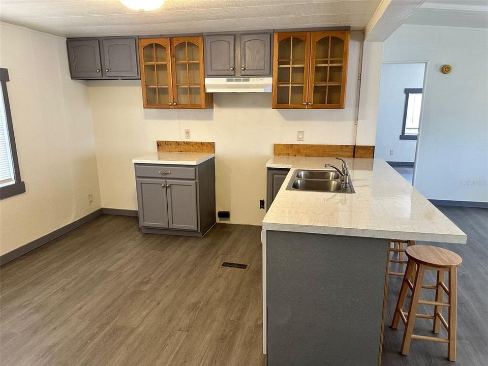 For Sale: $107,500 (2 beds, 2 baths, 1056 Square Feet)