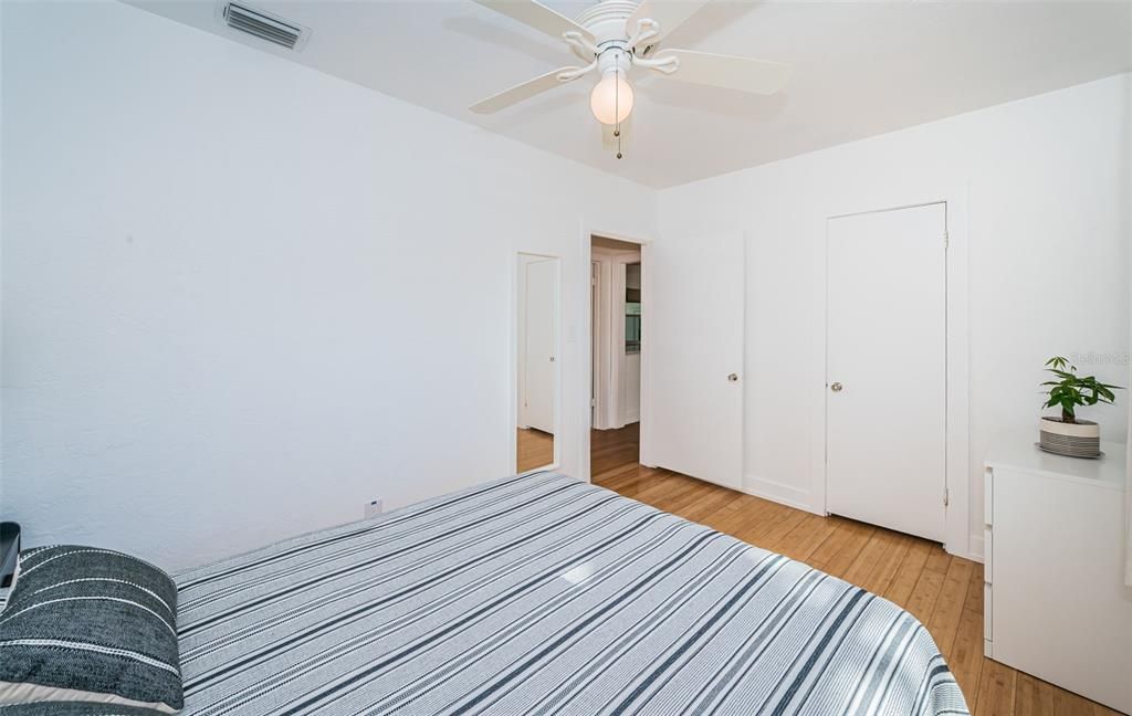 For Sale: $525,000 (2 beds, 1 baths, 789 Square Feet)