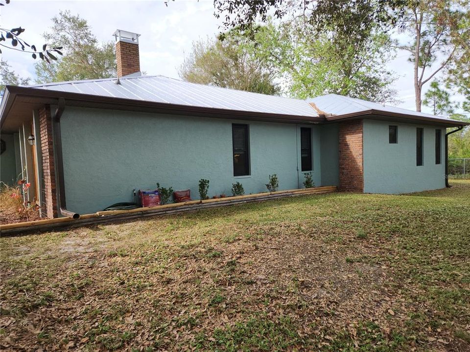 For Sale: $349,000 (3 beds, 3 baths, 2011 Square Feet)