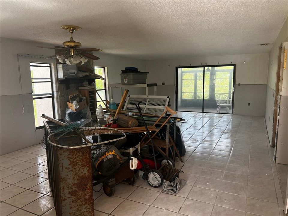 For Sale: $85,000 (2 beds, 2 baths, 1320 Square Feet)