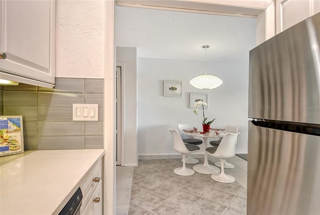 For Sale: $479,000 (1 beds, 1 baths, 936 Square Feet)