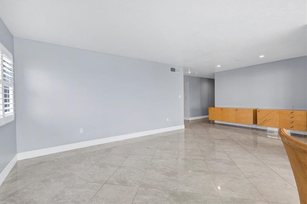 For Sale: $1,195,000 (2 beds, 2 baths, 1388 Square Feet)