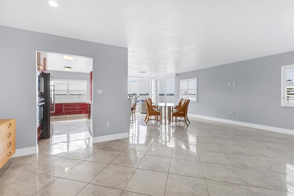 For Sale: $1,195,000 (2 beds, 2 baths, 1388 Square Feet)