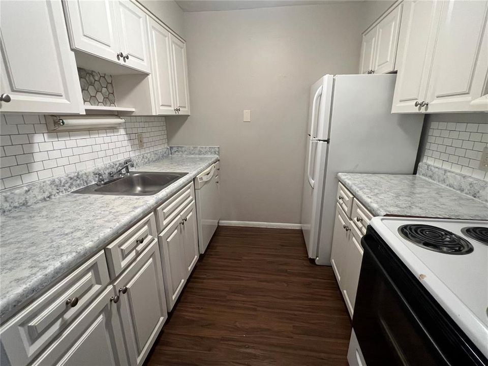 For Rent: $1,650 (1 beds, 1 baths, 760 Square Feet)