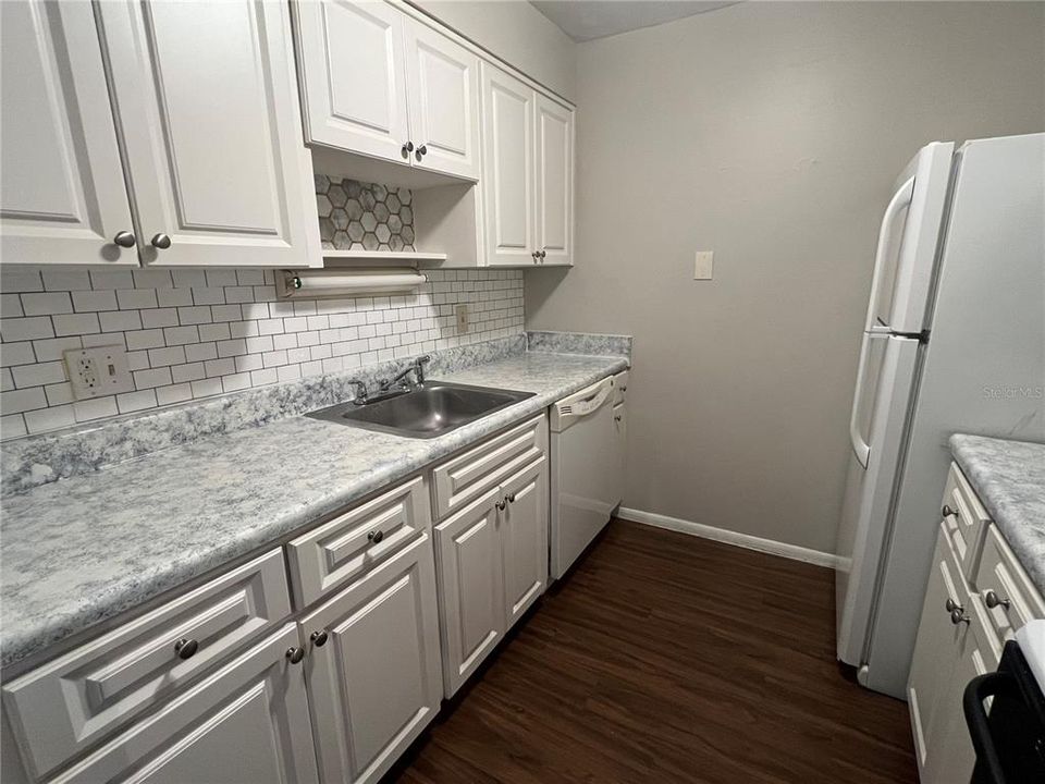 For Rent: $1,650 (1 beds, 1 baths, 760 Square Feet)