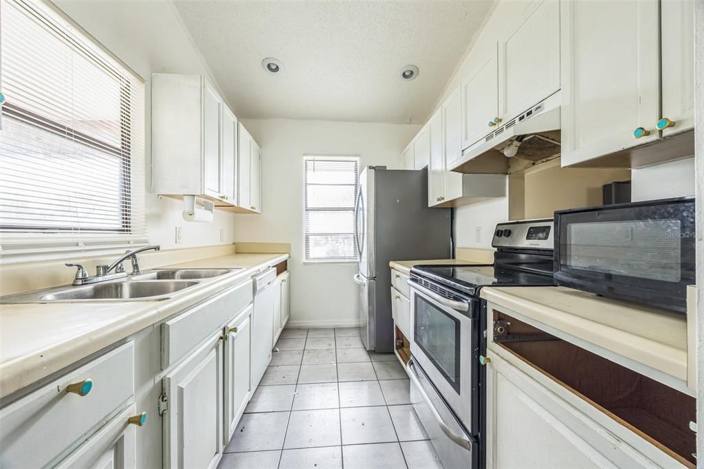 For Sale: $239,900 (2 beds, 2 baths, 1512 Square Feet)