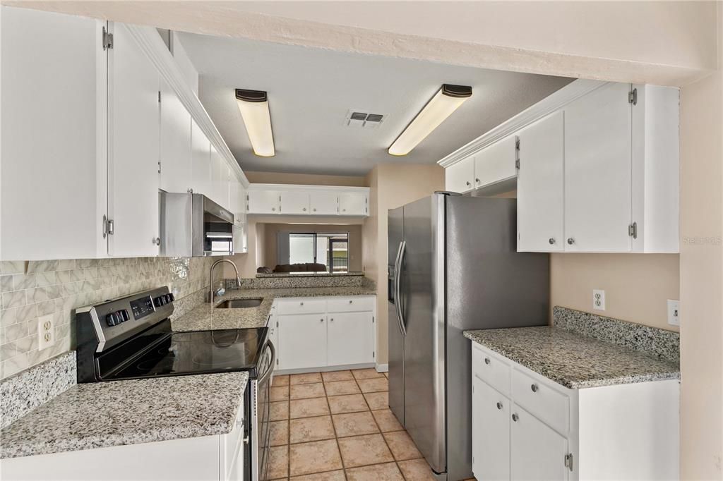 For Sale: $249,900 (2 beds, 2 baths, 1044 Square Feet)