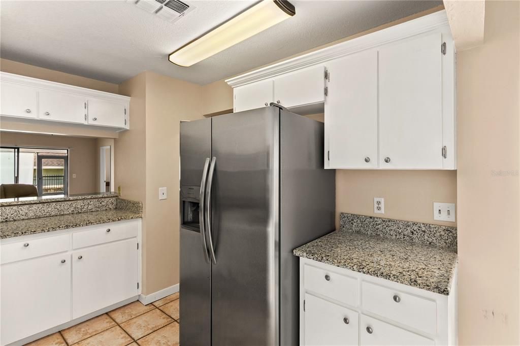 For Sale: $249,900 (2 beds, 2 baths, 1044 Square Feet)