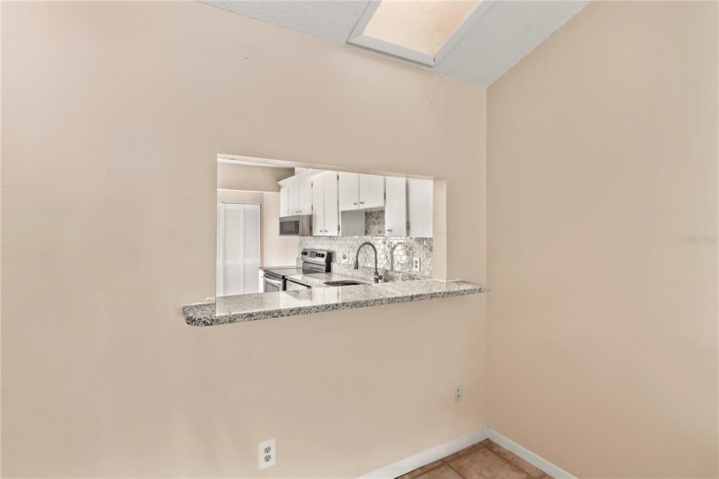 For Sale: $249,900 (2 beds, 2 baths, 1044 Square Feet)