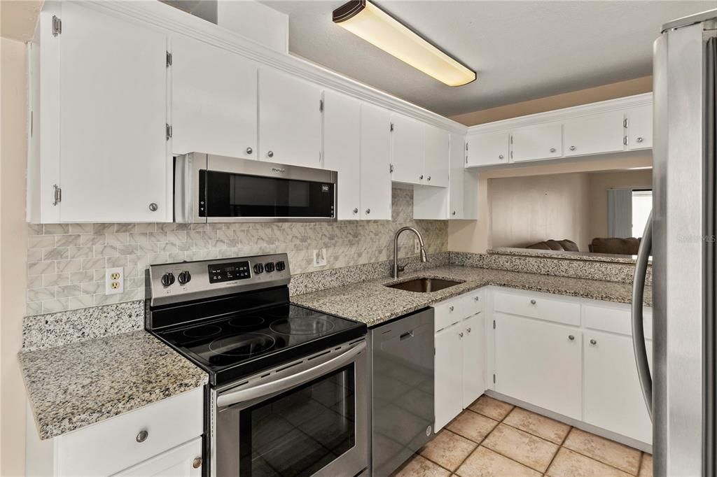 For Sale: $249,900 (2 beds, 2 baths, 1044 Square Feet)