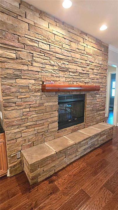 STACKED STONE GAS FIREPLACE