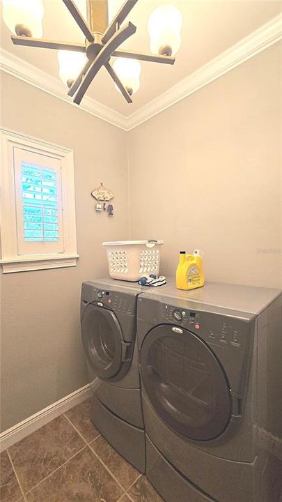 SEPARATE LAUNDRY ROOM