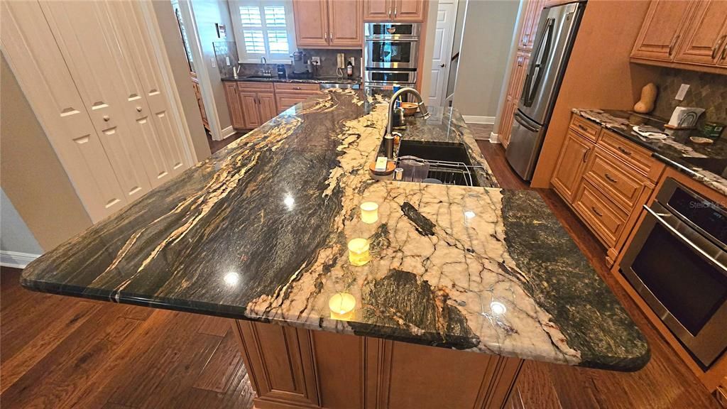 GORGEOUS GRANITE TOPS