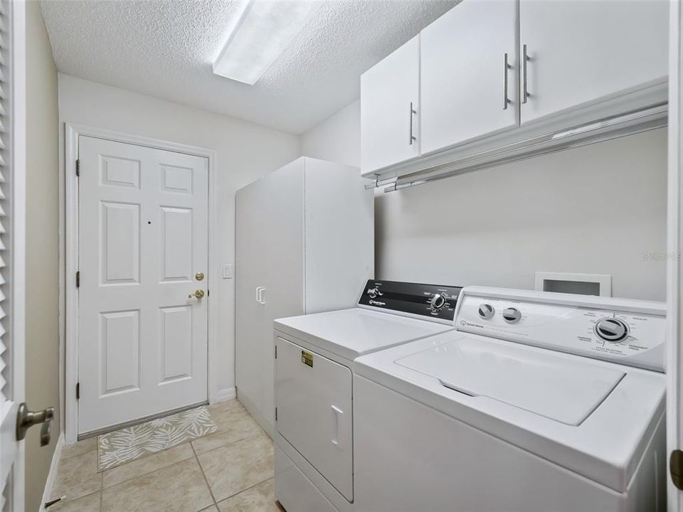 For Sale: $449,000 (3 beds, 2 baths, 1927 Square Feet)