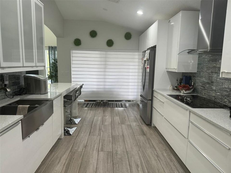 En Venta: $799,500 (4 camas, 2 baños, 2396 Pies cuadrados)