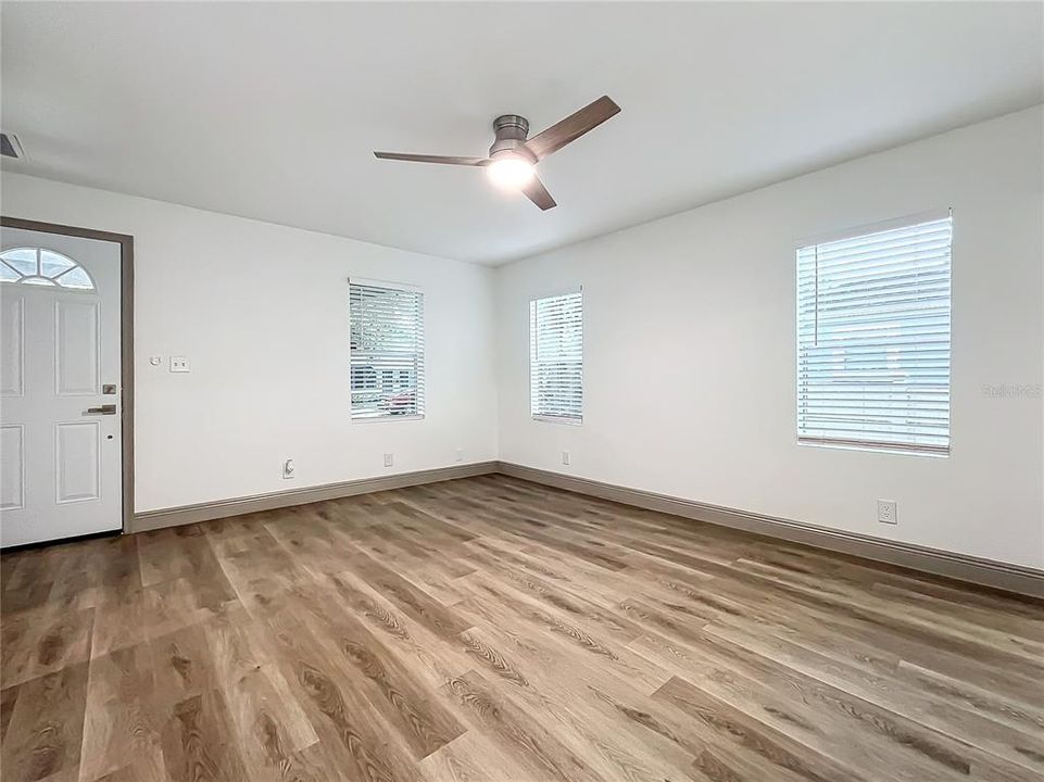 For Sale: $275,000 (1 beds, 1 baths, 600 Square Feet)