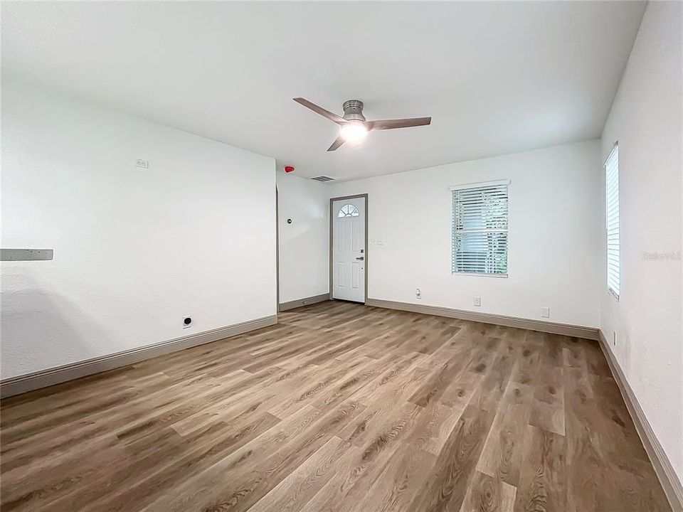 For Sale: $275,000 (1 beds, 1 baths, 600 Square Feet)