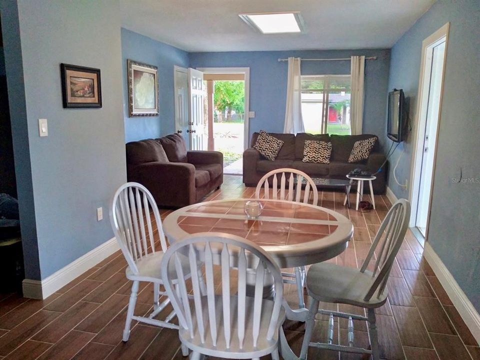 For Sale: $269,900 (3 beds, 1 baths, 1080 Square Feet)