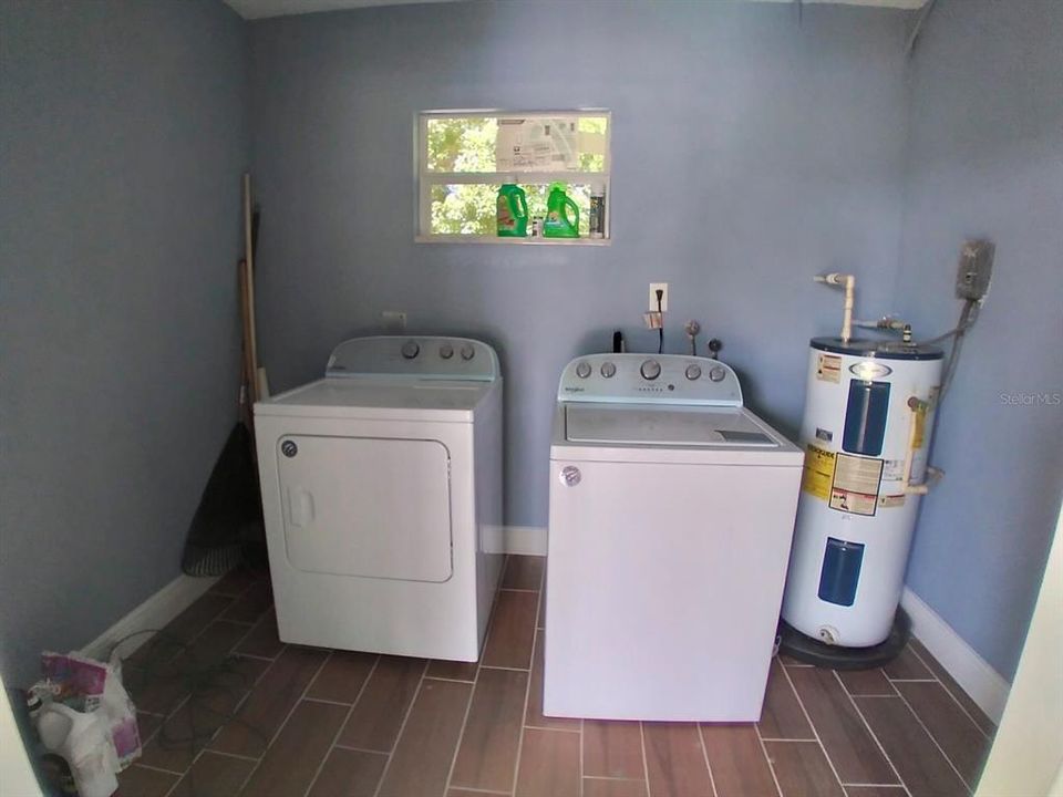 For Sale: $269,900 (3 beds, 1 baths, 1080 Square Feet)