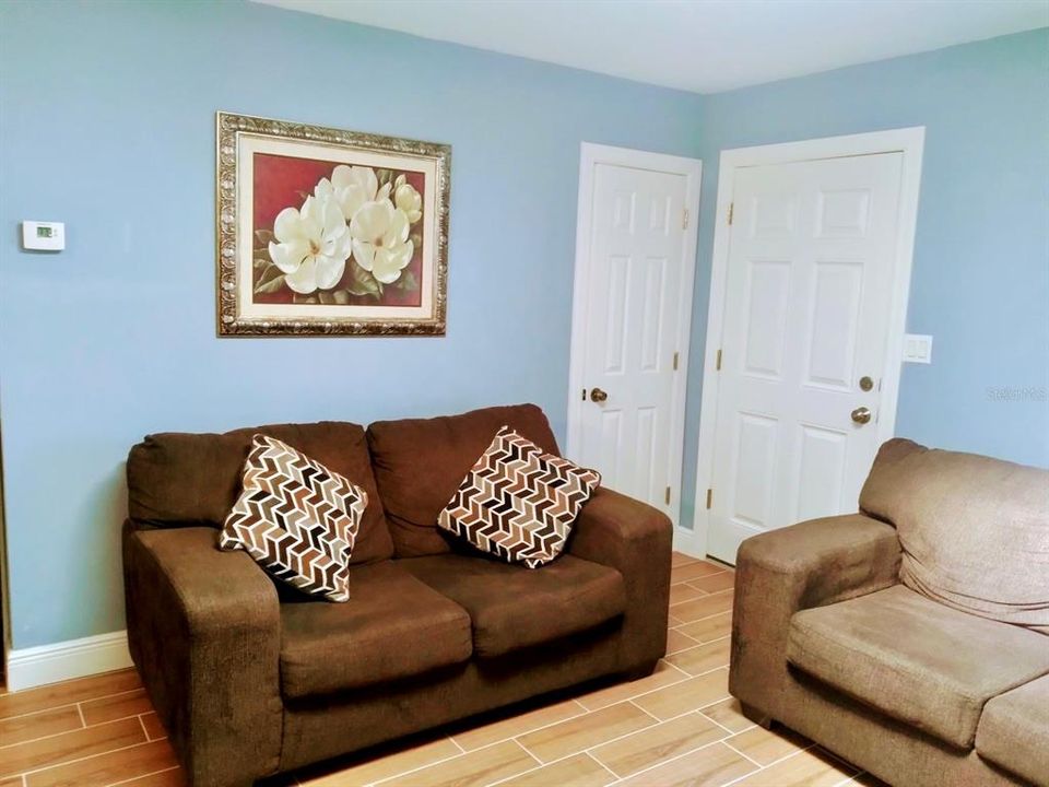 For Sale: $269,900 (3 beds, 1 baths, 1080 Square Feet)