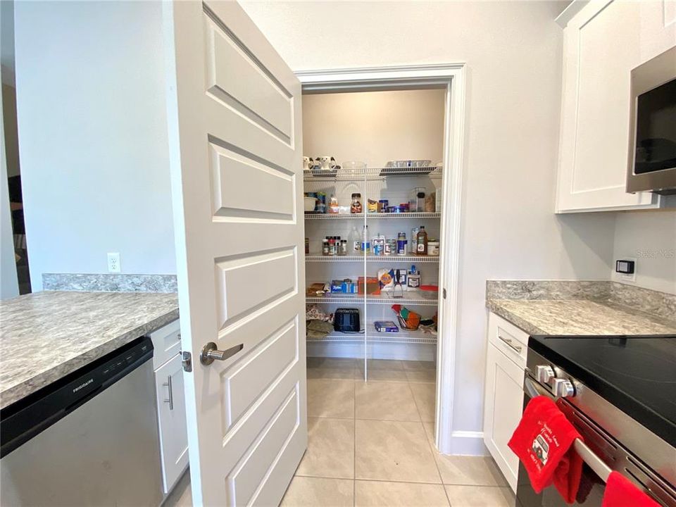 For Rent: $2,500 (3 beds, 2 baths, 1777 Square Feet)