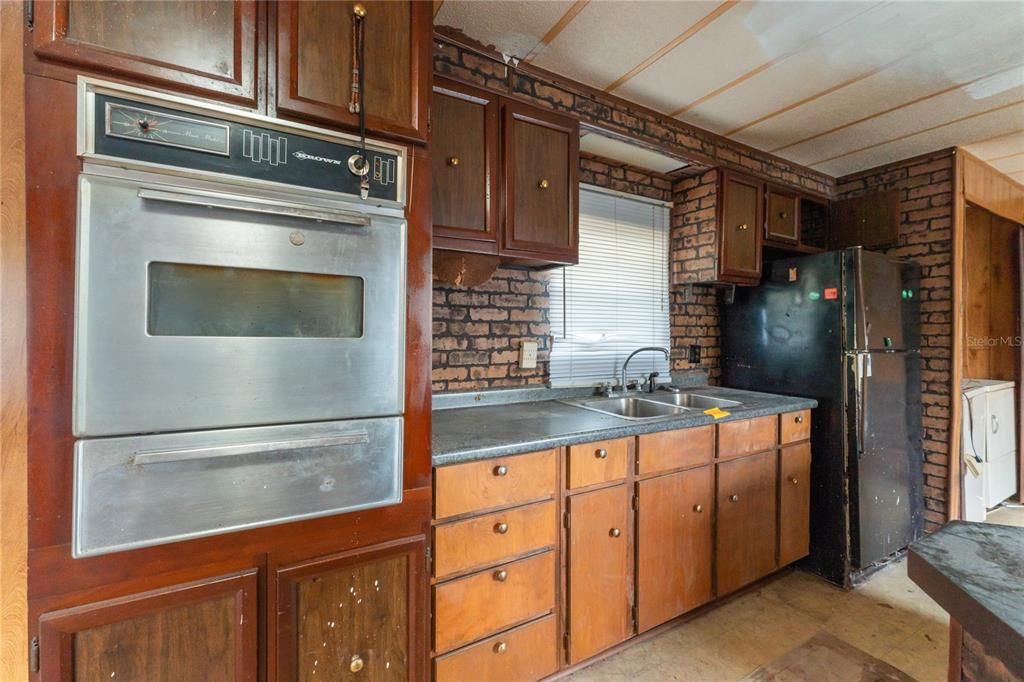 For Sale: $108,000 (3 beds, 2 baths, 1064 Square Feet)