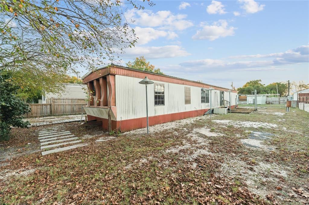 For Sale: $108,000 (3 beds, 2 baths, 1064 Square Feet)