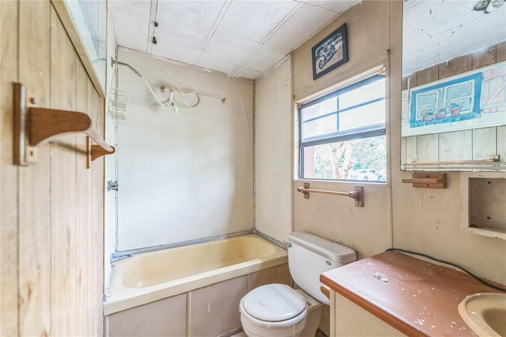 For Sale: $108,000 (3 beds, 2 baths, 1064 Square Feet)