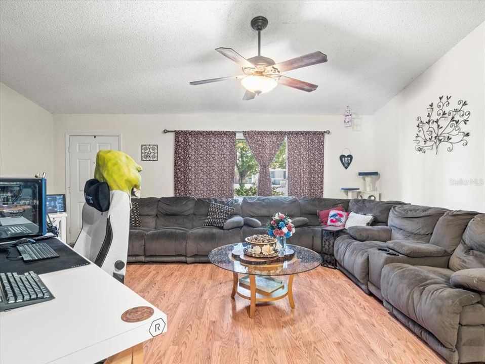 For Sale: $260,000 (2 beds, 2 baths, 1140 Square Feet)