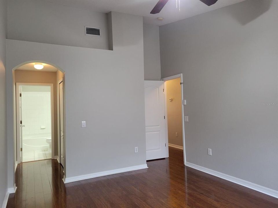 For Rent: $1,900 (3 beds, 2 baths, 1360 Square Feet)