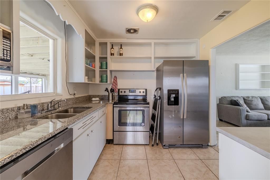 For Rent: $3,600 (3 beds, 2 baths, 1140 Square Feet)