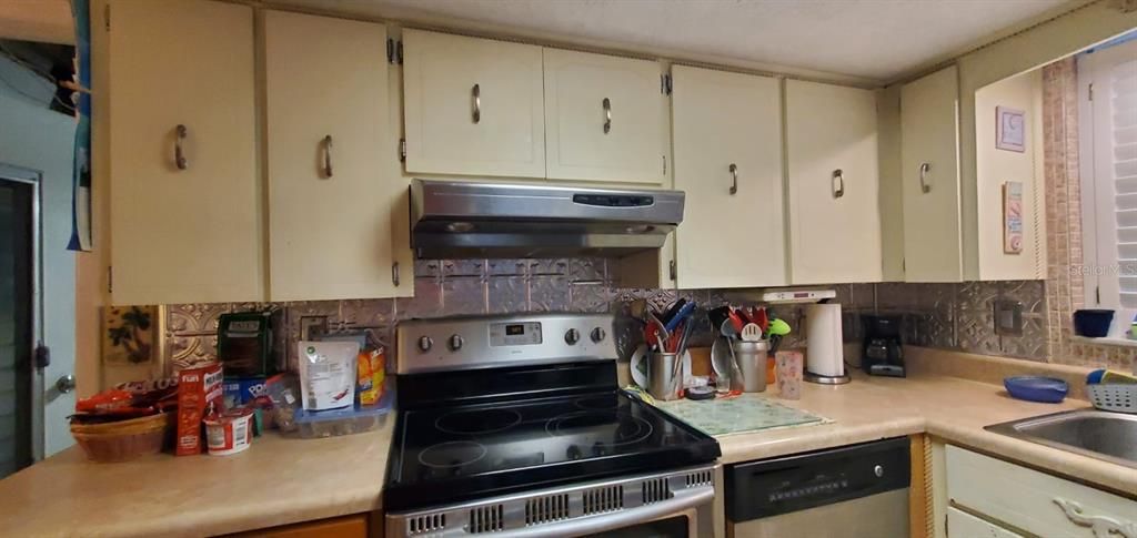 For Sale: $215,000 (2 beds, 1 baths, 1014 Square Feet)