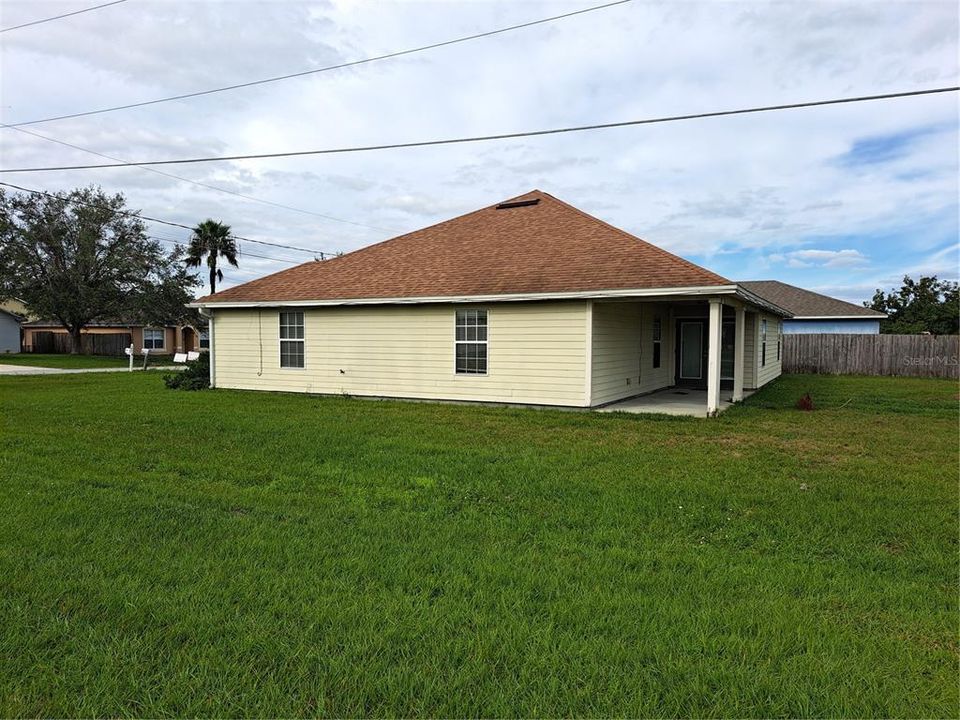 For Sale: $276,000 (3 beds, 2 baths, 1587 Square Feet)