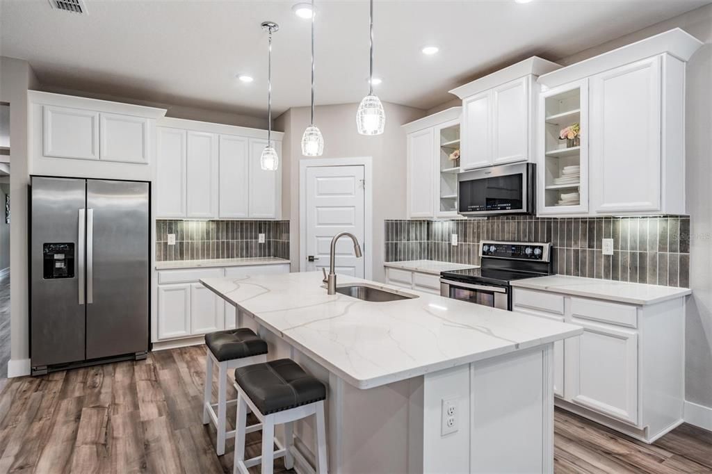 White quartz & cabinets with crown molding