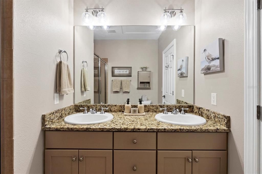 Master En Suite Bathroom with Dual Sinks!