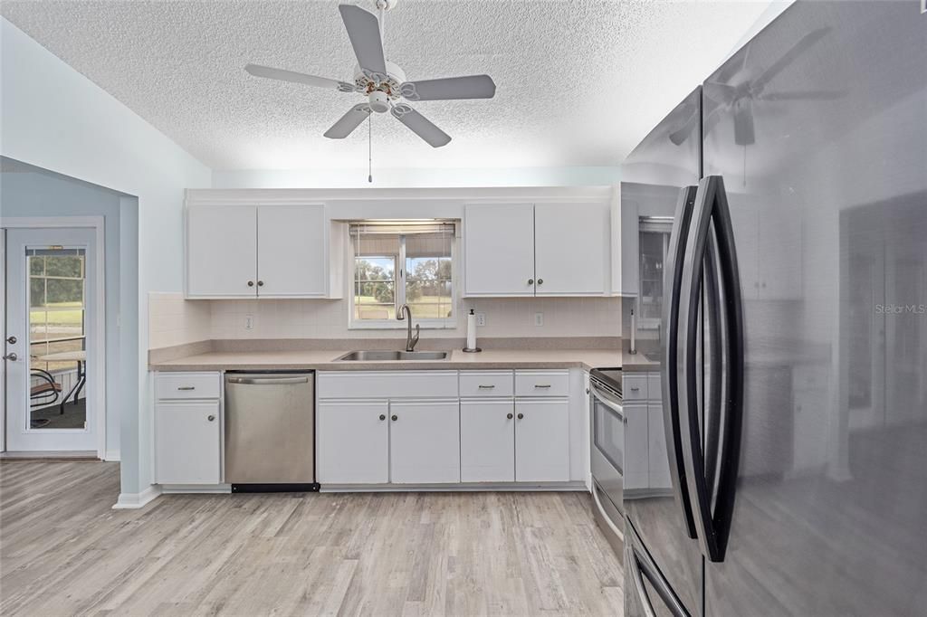 For Sale: $259,900 (2 beds, 2 baths, 1296 Square Feet)