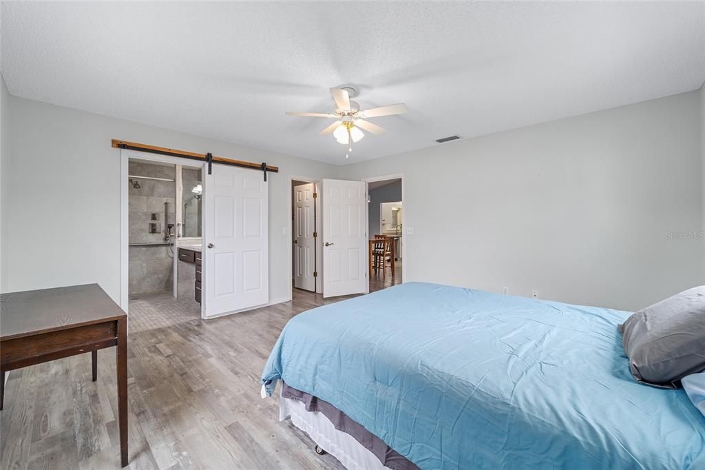 For Sale: $259,900 (2 beds, 2 baths, 1296 Square Feet)